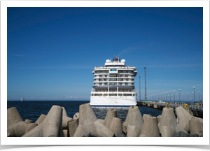 The Viking Sea from the dock.